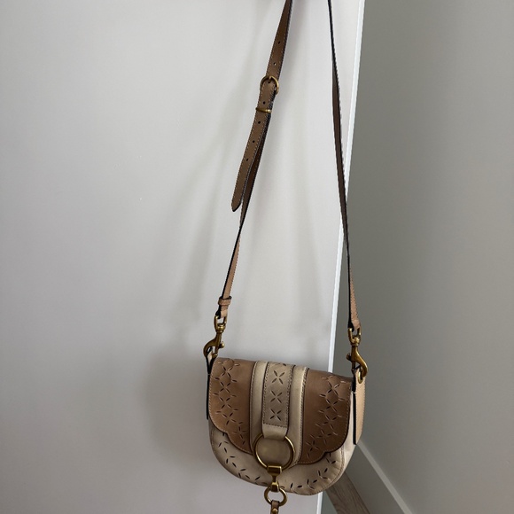 Frye Ilana Taupe Perforated Leather Saddle Crossbody Bag Purse in Cement - Picture 3 of 16